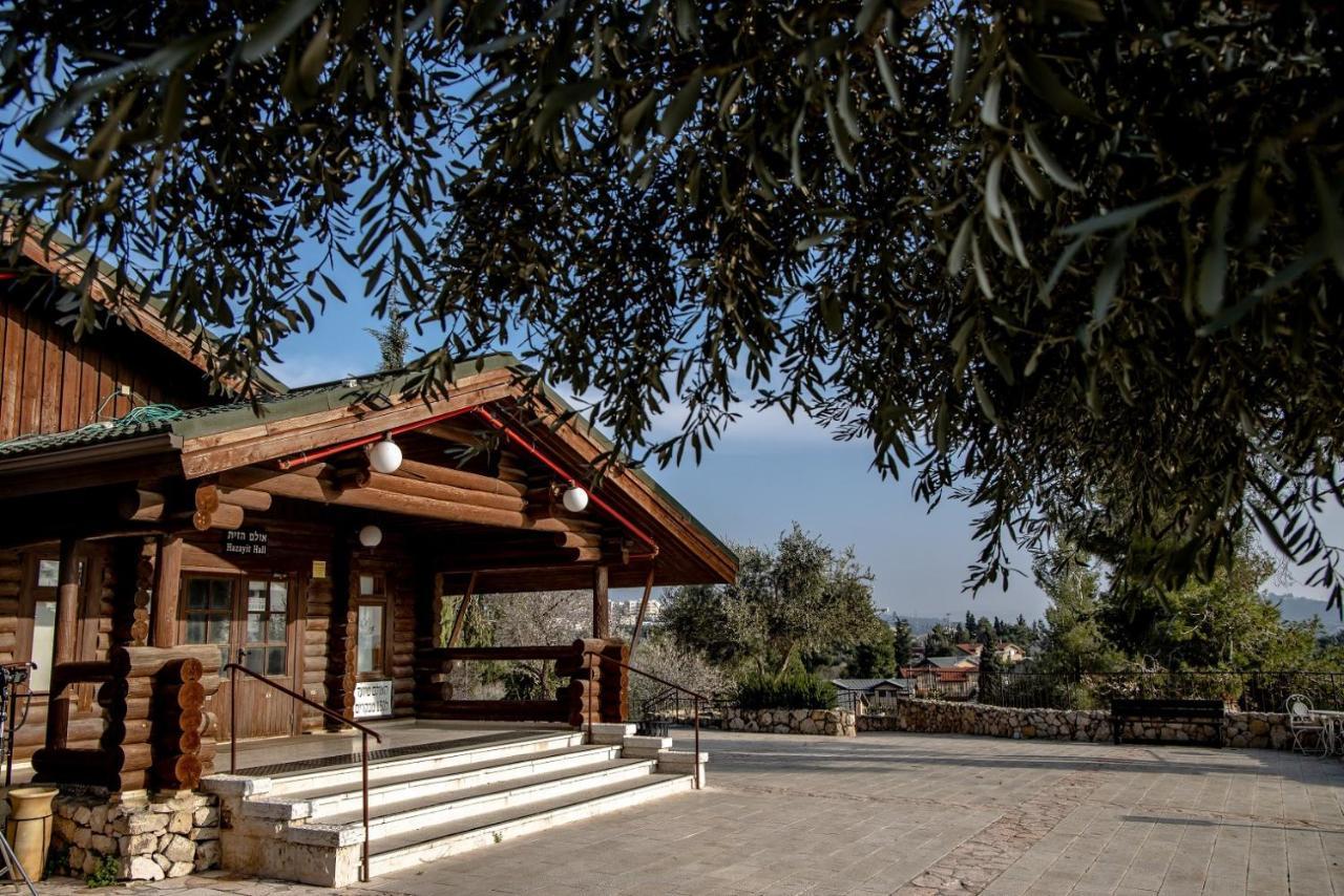 Logos Hotel In Yad Hashmona Exteriör bild